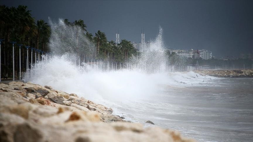 Akdeniz'in batısı ve doğusu için fırtına uyarısı