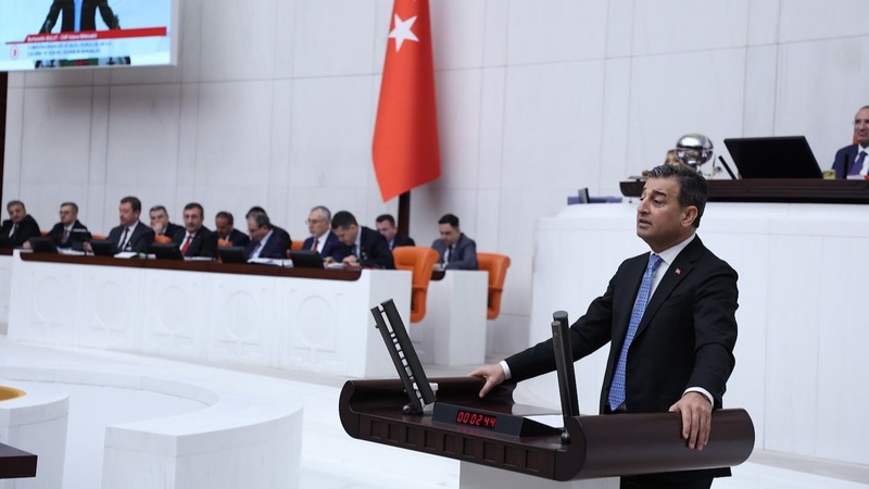 CHP Genel Başkan Yardımcısı Burhanettin Bulut: “Demokrasi, Basın Susturularak Korunamaz”dedi.