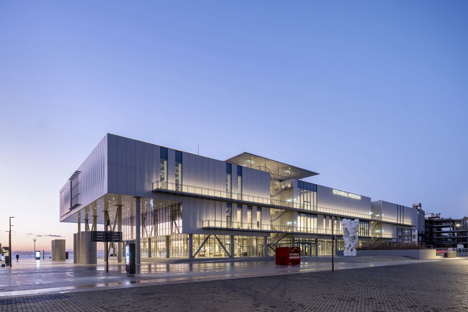 İstanbul Modern Yeni Sezonunda Üç Büyük Sergiyle Sanatseverleri Ağırlıyor