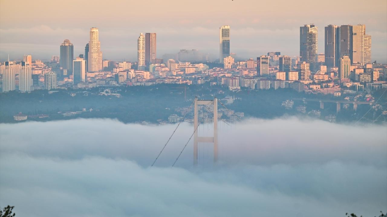 İstanbul ve Çanakkale Boğazı'nda sis etkili oldu