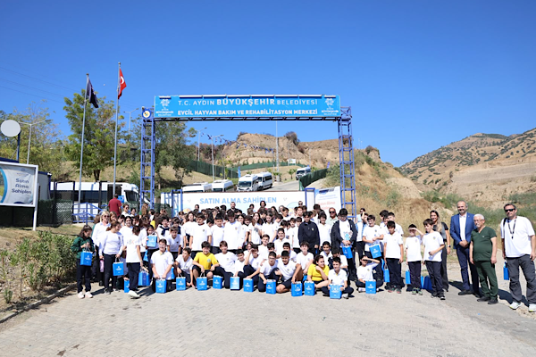 Aydın’da öğrenciler Evcil Hayvan Bakım ve Rehabilitasyon Merkezi’ni ziyaret etti