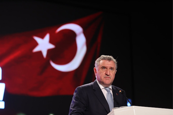Bakan Bak, Malatya'daki gençlik ve spor yatırımlarını duyurdu