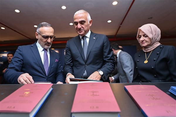 Bakan Ersoy, 69 Kürtçe eserin tıpkıbasımını tanıttı