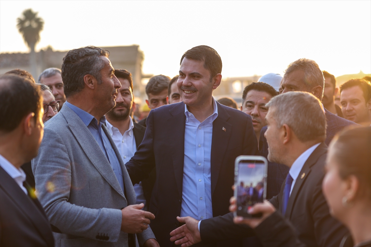 Bakan Kurum, Hatay'da, 455 bininci afet konutu teslimi öncesi incelemelerde bulundu