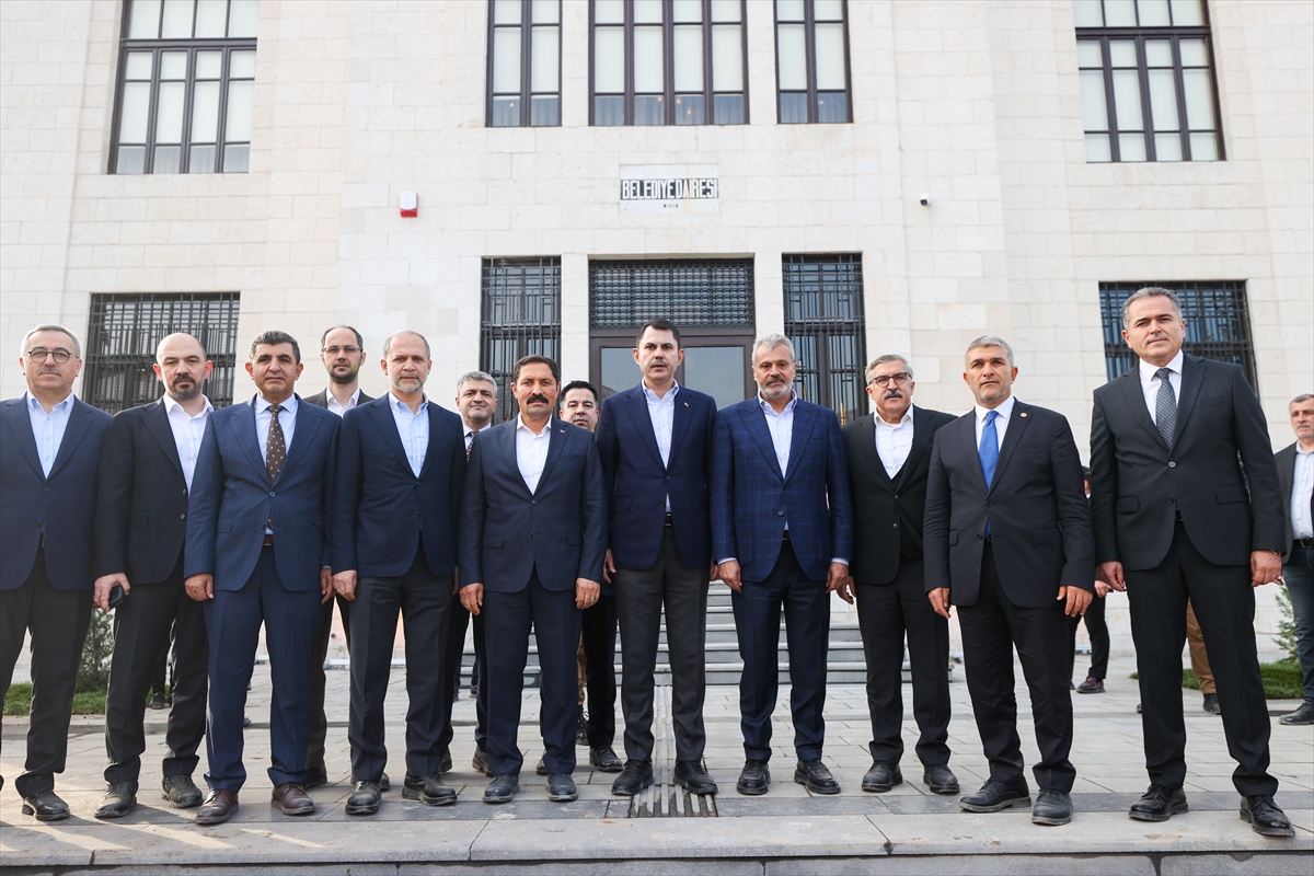 Bakan Kurum, Hatay'da, 455 bininci afet konutu teslimi öncesi incelemelerde bulundu