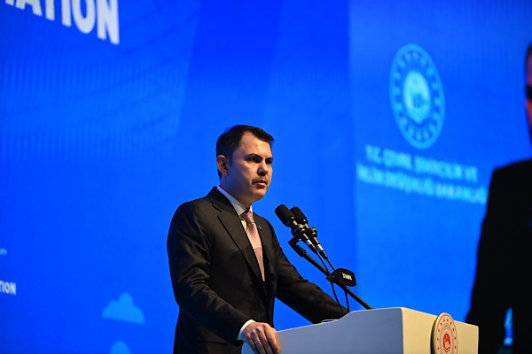 Bakan Kurum: Merhumeye Allah’tan rahmet diliyorum