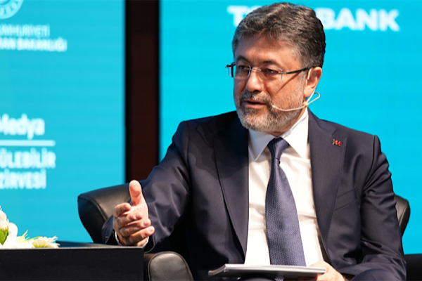 Bakan Yumaklı: Gençlerimizin tarımında söz sahibi olmasını destekliyoruz