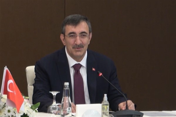 Cumhurbaşkanı Yardımcısı Yılmaz'dan Budapeşte Büyükelçiliği ziyareti