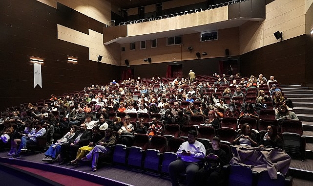 İspanyol tiyatrosu Maltepe'de umut ve empatiyi sahneye taşıdı