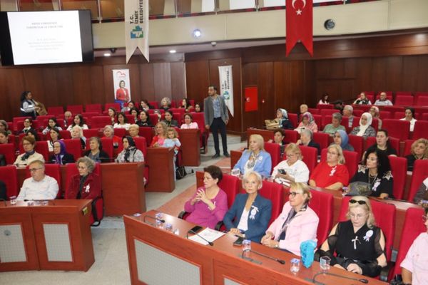 İzmit Belediyesi meme kanseri farkındalık semineri düzenledi