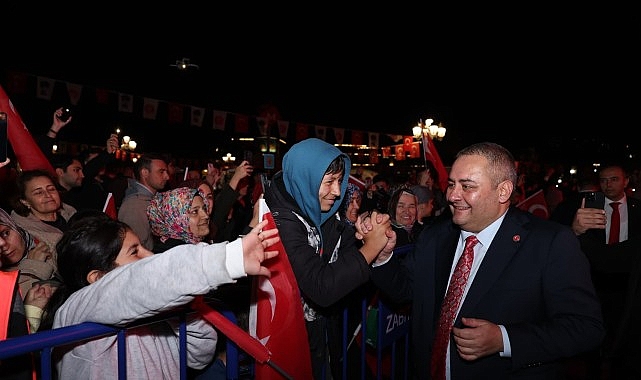 Keçiören'de Cumhuriyet Bayramı Uğur Işılak Konseriyle Kutlandı