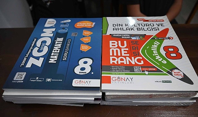 Kemer'de sekizinci sınıf öğrencilerine ücretsiz ders kitapları dağıtıldı