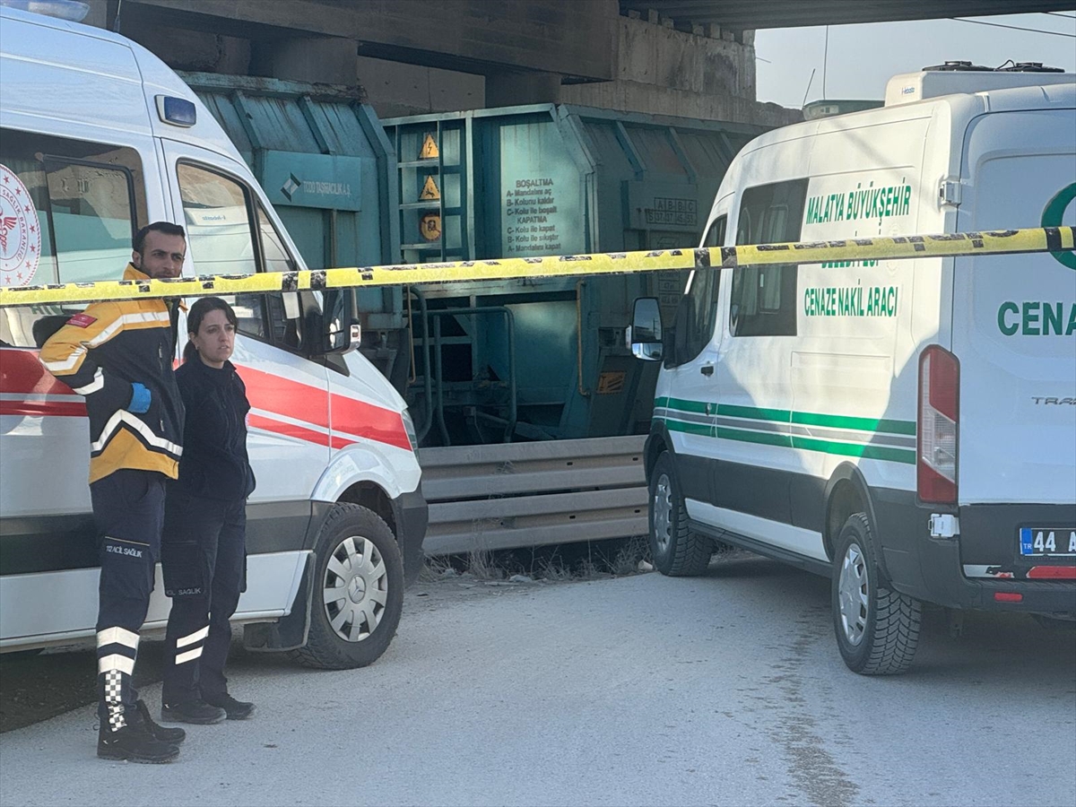 Malatya'da trenin çarptığı genç öldü