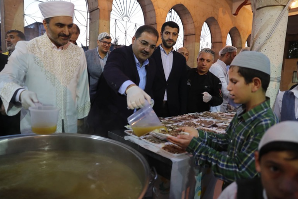 Şanlıurfa'da vatandaşlara tirit ikram edildi