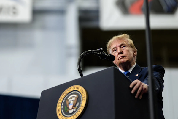 Trump, Anthony Constantino'ya destek verdi