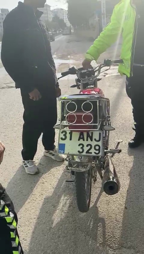 Abartı egzoz 12 bin TL’ye patladı
