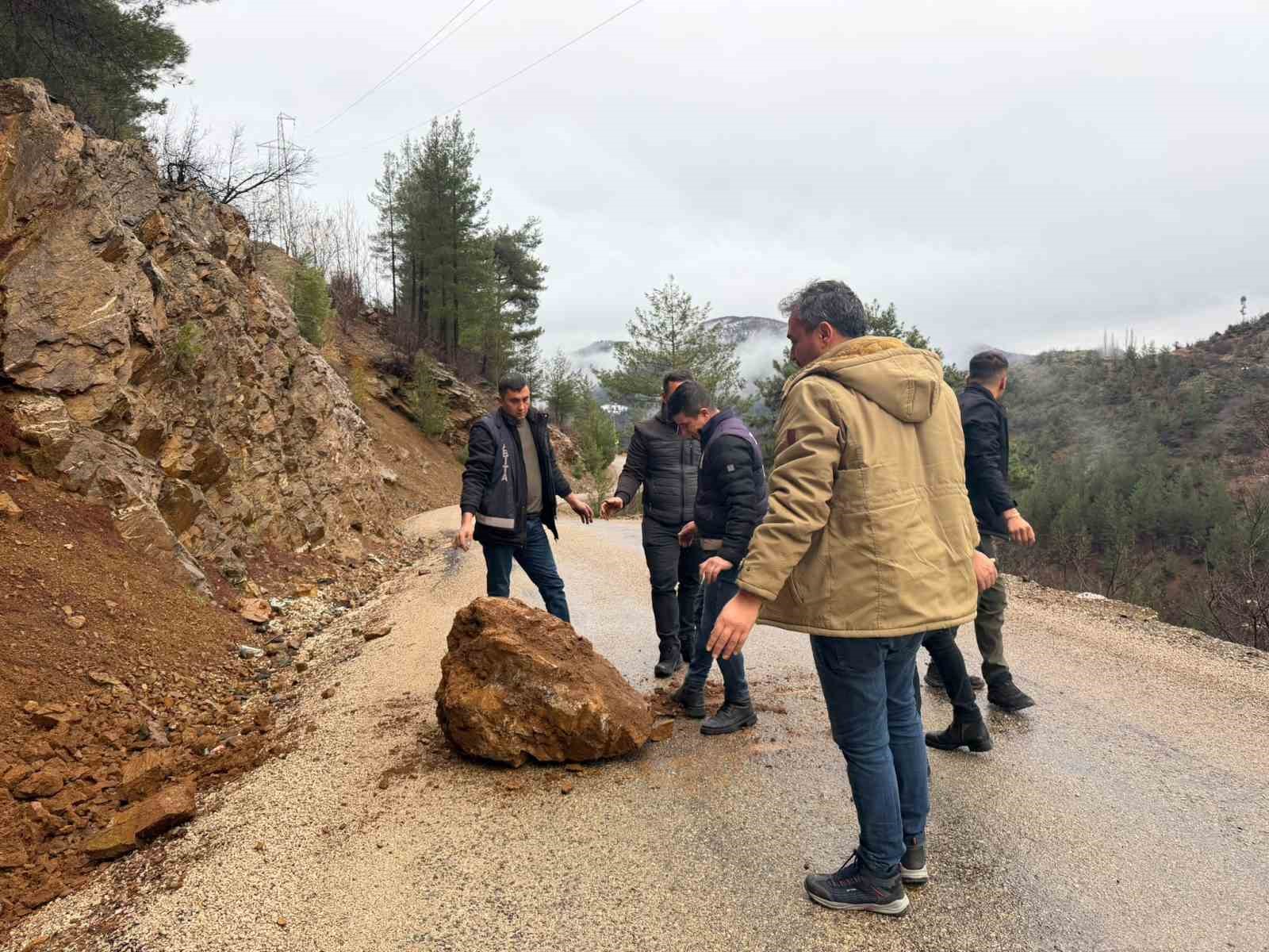 Adana’da kuruyan dereler yağışla coşmaya başladı
