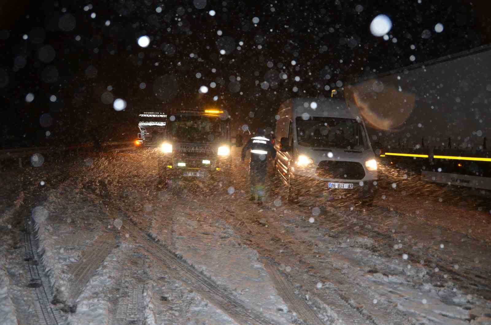 Antalya’da bin 825 rakımlı Alacabel’de kar yağışı başladı
