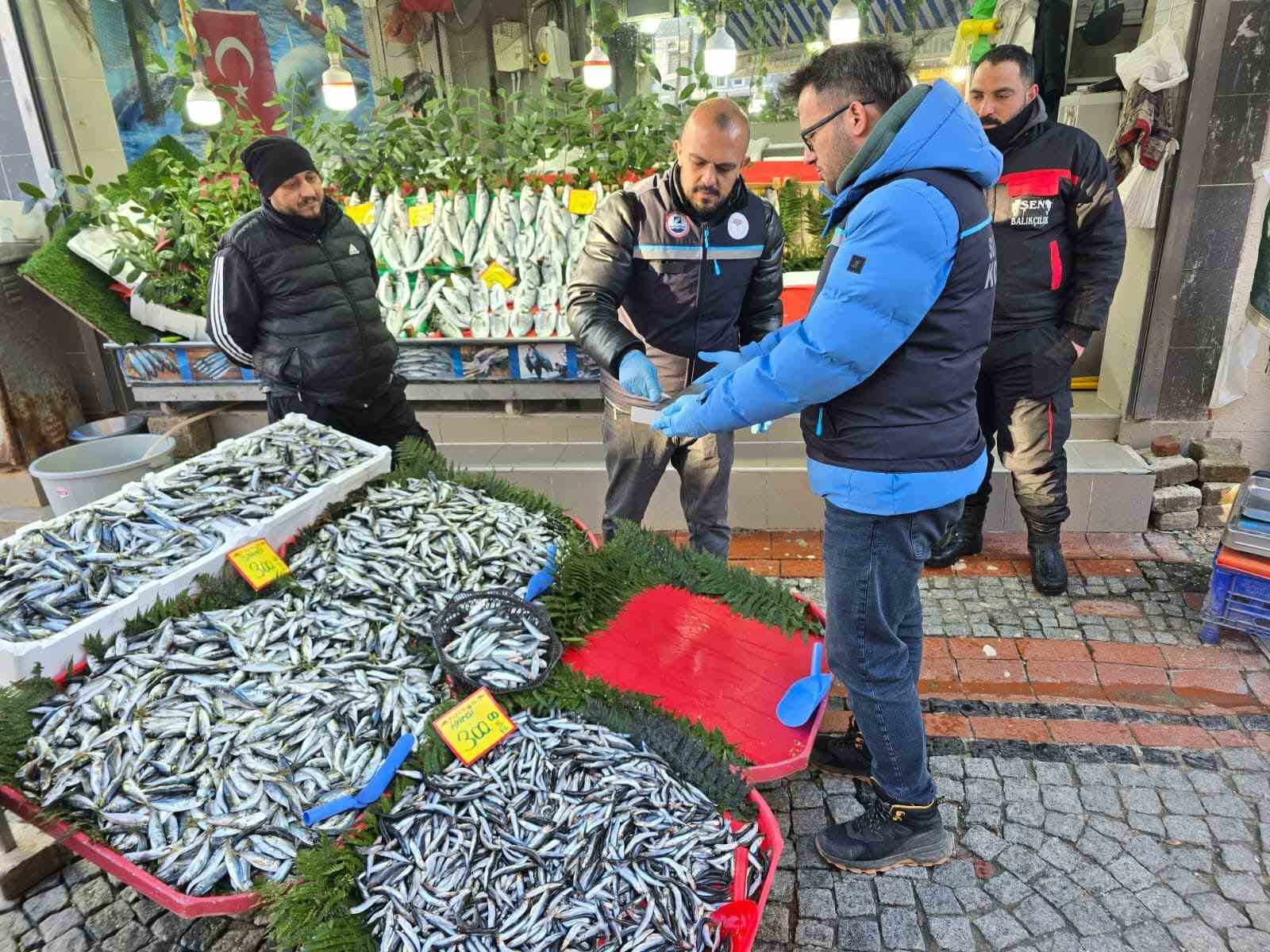 Balık tezgâhları yakın takipte
Balık tezgâhları yakın takipte