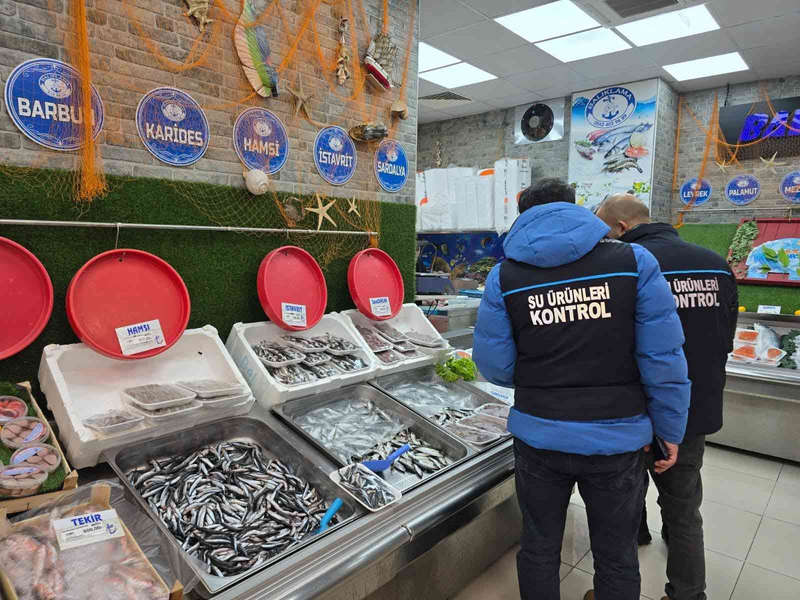 Balık tezgâhları yakın takipte
Balık tezgâhları yakın takipte