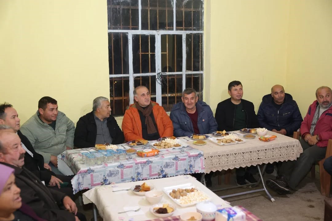 Başkan Kaya, vatandaşların sorunlarını dinledi

