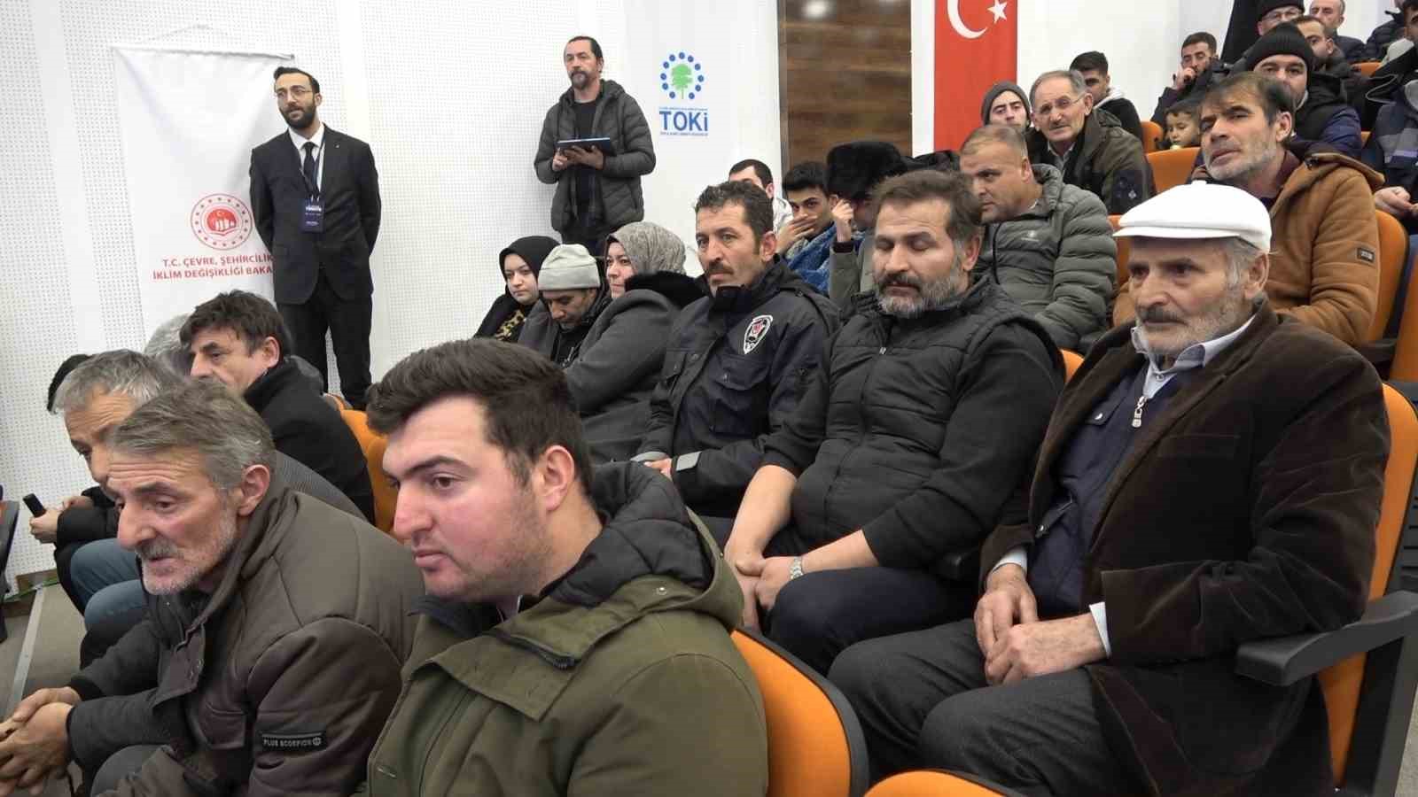 Bayburt’ta TOKİ kura çekimleri yapıldı: 723 konutun hak sahipleri belirlendi
Bayburt’ta TOKİ kura çekimleri yapıldı: 723 konutun hak sahipleri belirlendi