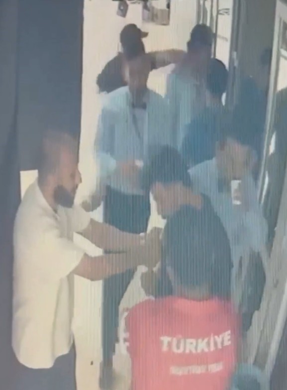 Bıçaklı saldırıya uğrayan Azerbaycan Muaythai Federasyonu Başkanı Musayev: "Tehlike halen devam ediyor, hayatım her an tehdit altında"
