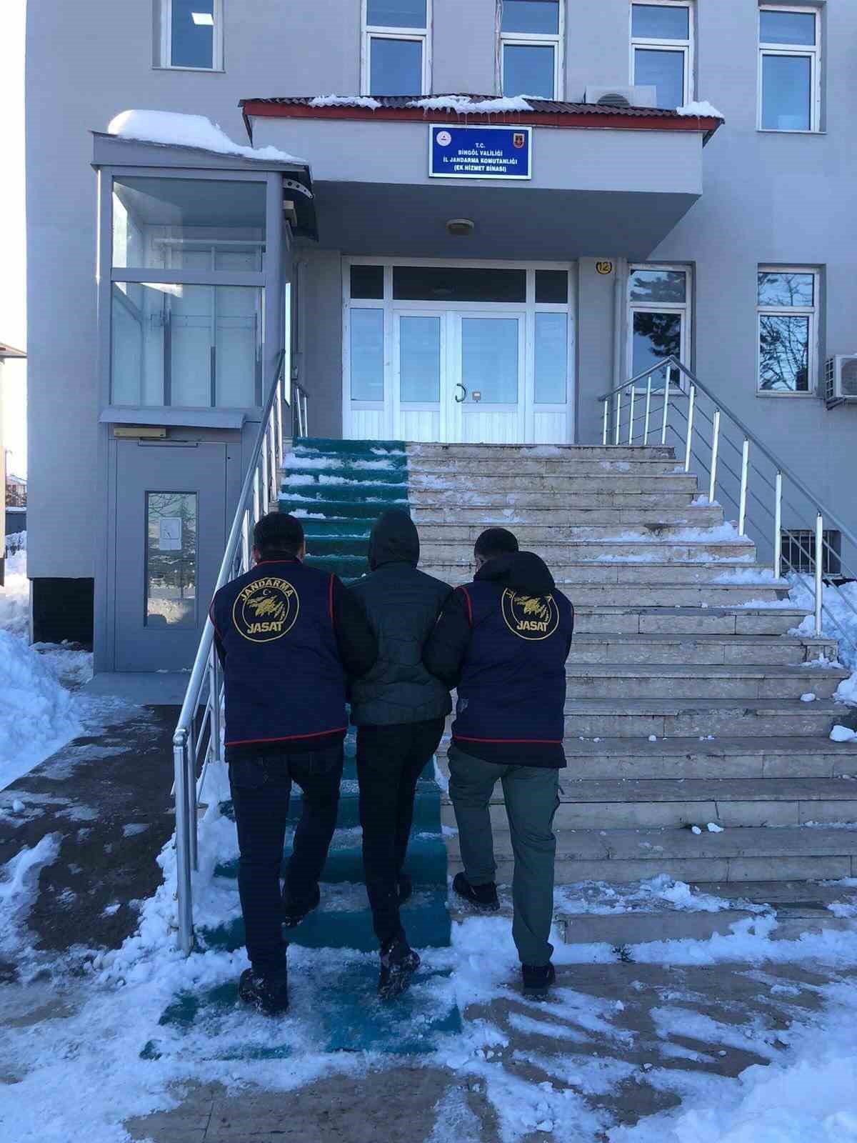 Bingöl’de kesinleşmiş hapis cezası bulunan 7 zanlı yakalandı
Bingöl’de kesinleşmiş hapis cezası bulunan 7 zanlı yakalandı