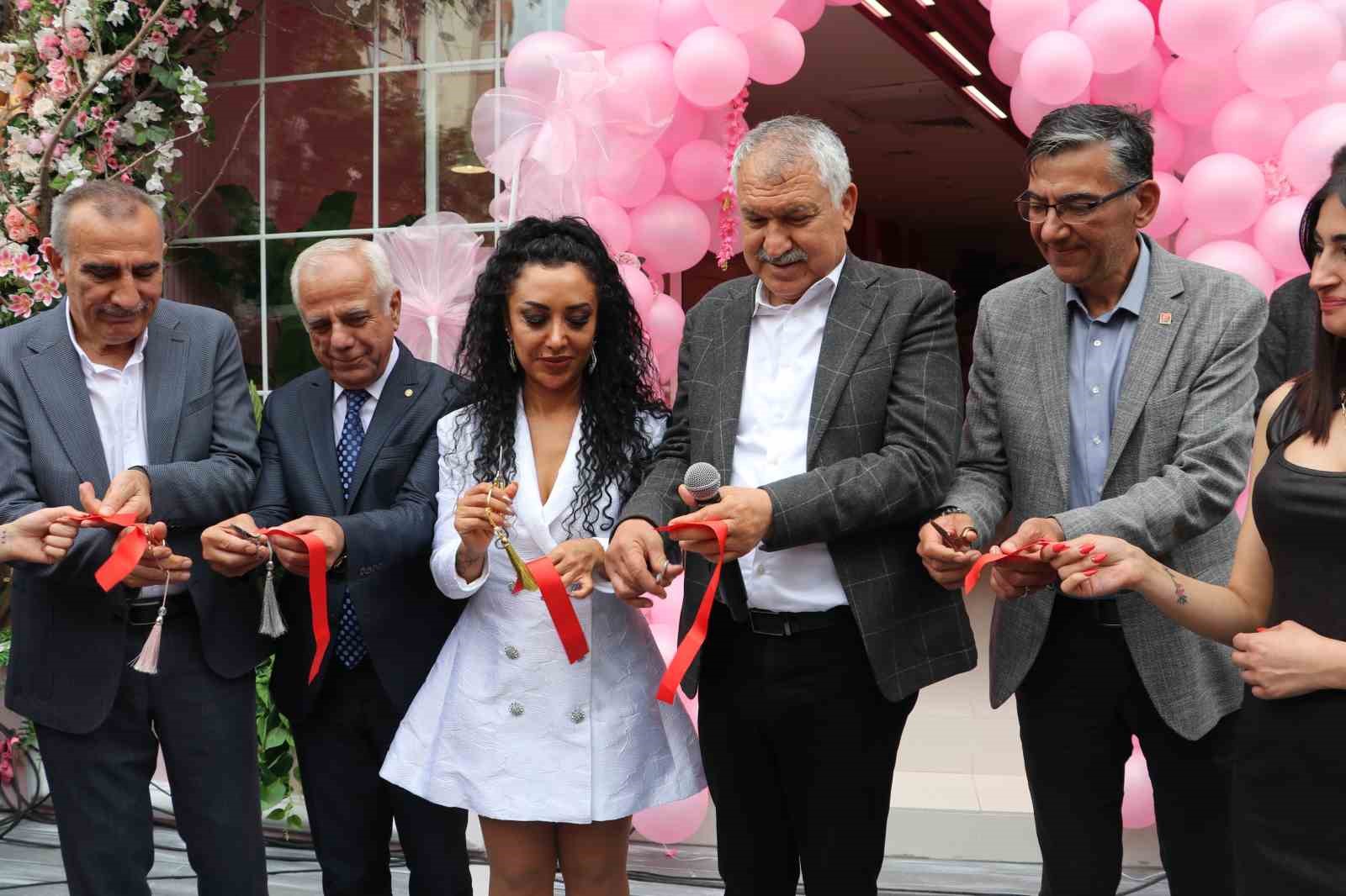 Binlerce kişiyi dolandırdığı iddia edilmişti: Güney Afrika’da güzellik merkezi açmış
