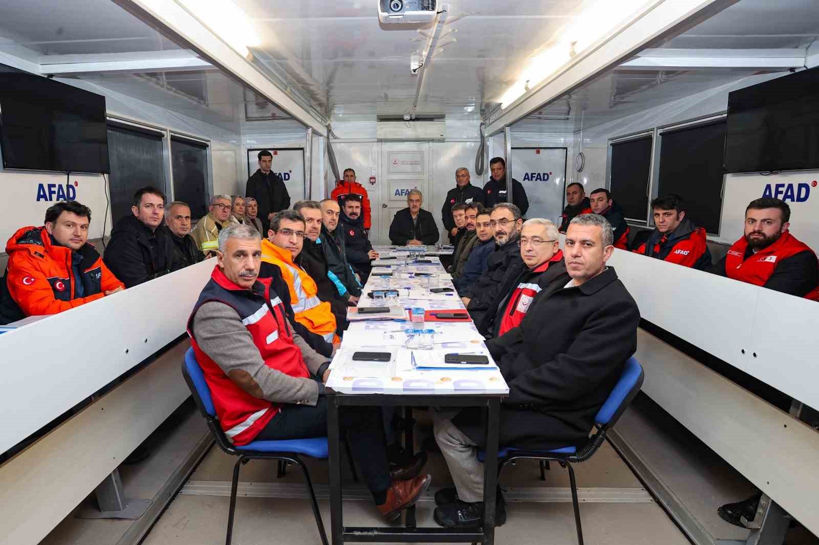 Bursa’da deprem tatbikatı gerçeğini aratmadı
Bursa’da deprem tatbikatı gerçeğini aratmadı