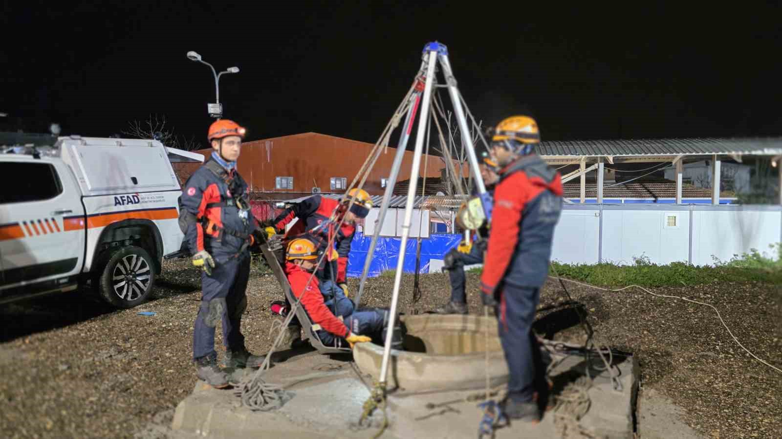 Bursa’da deprem tatbikatı gerçeğini aratmadı
Bursa’da deprem tatbikatı gerçeğini aratmadı