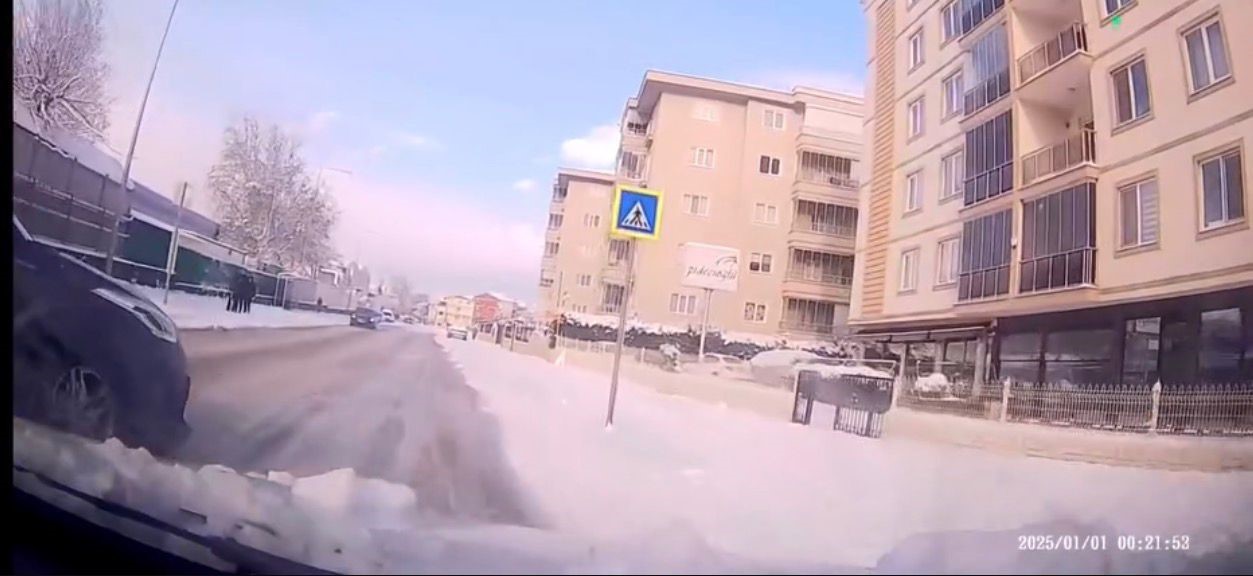 Bursa’da  yoğun kar yağışı kazaları beraberinde getirdi
