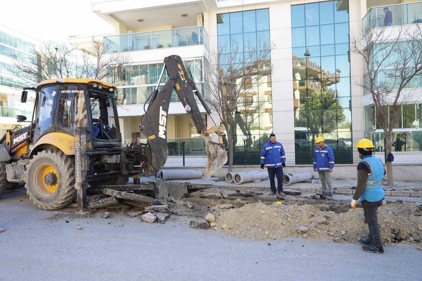 Büyükşehir’in Kuşadası’nda altyapı çalışmaları sürüyor

