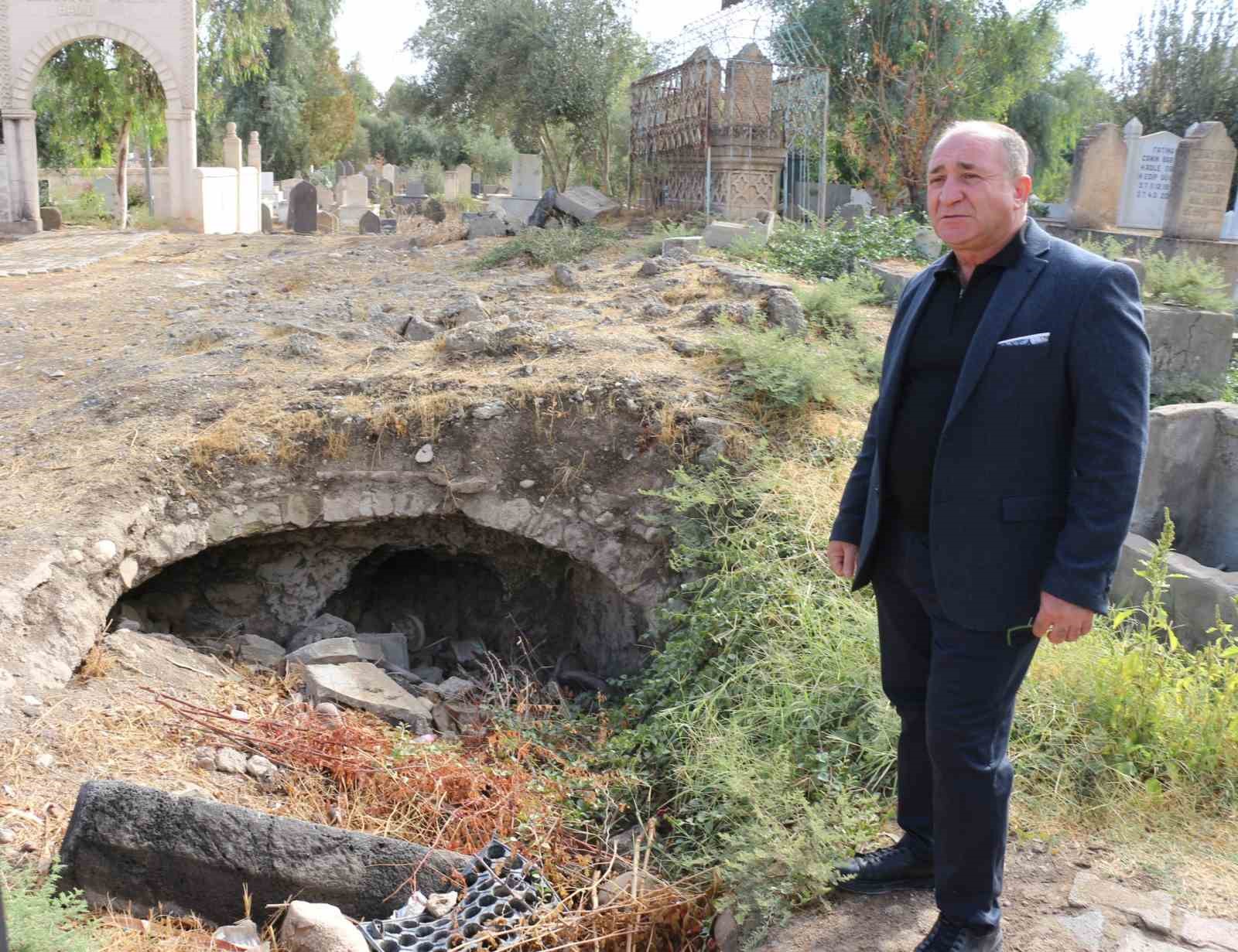 Cizre’de definecilerin hedefindeki tarihi medreseye restorasyon talebi
