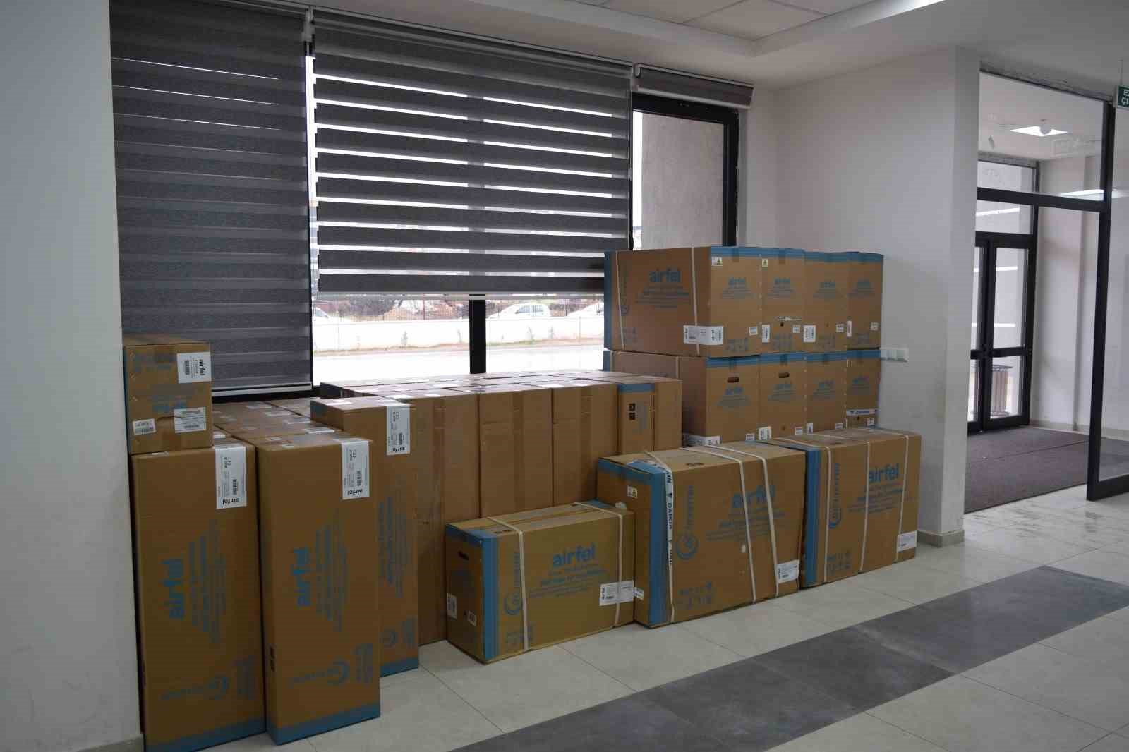 Dayanışmayla okula 26 adet klima kazandırıldı
