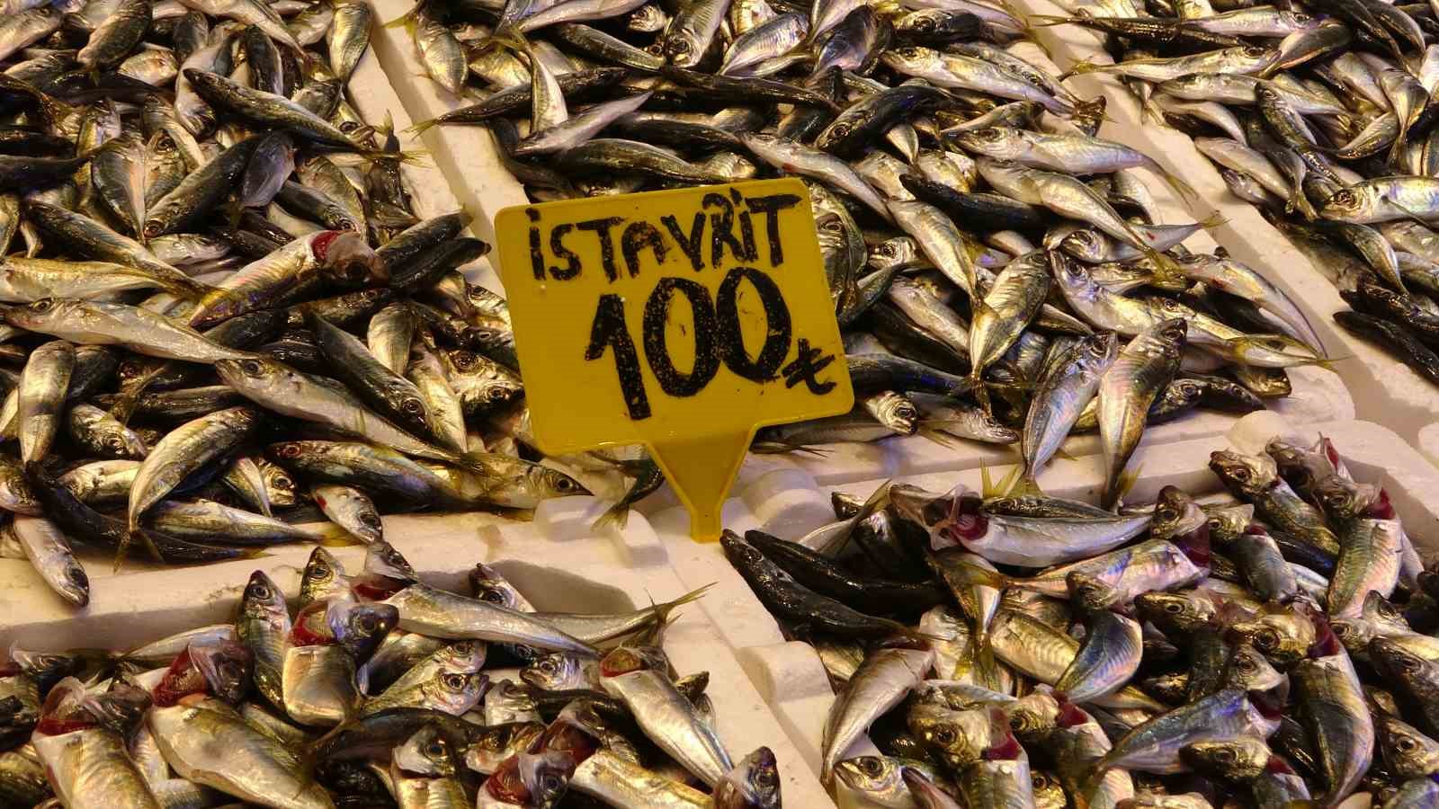 Denizdeki fırtına avını etkilese de balık fiyatlarını etkilemedi
