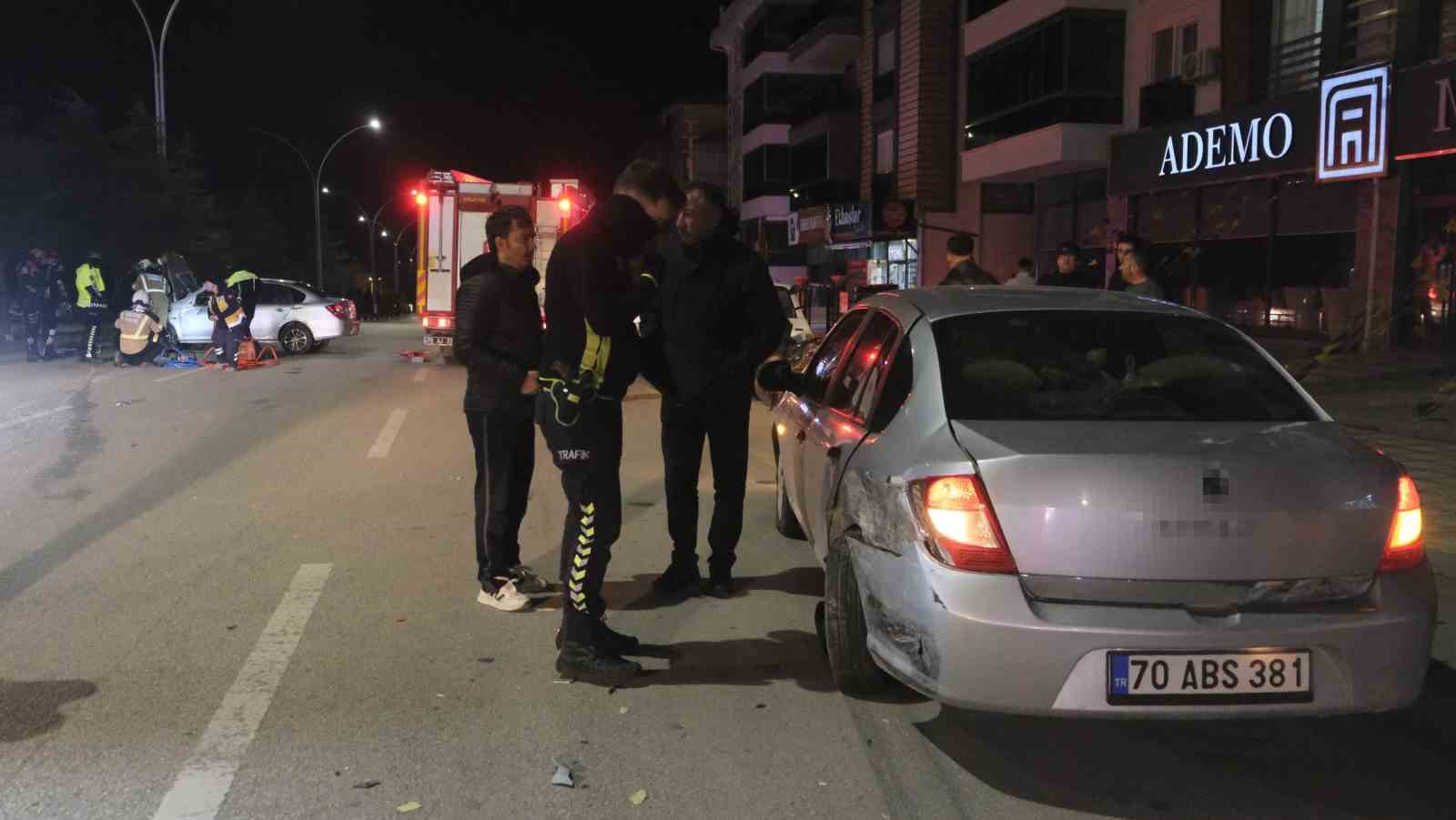 Devrilen otomobilin altında kalan sürücü itfaiye ekiplerince çıkarıldı

