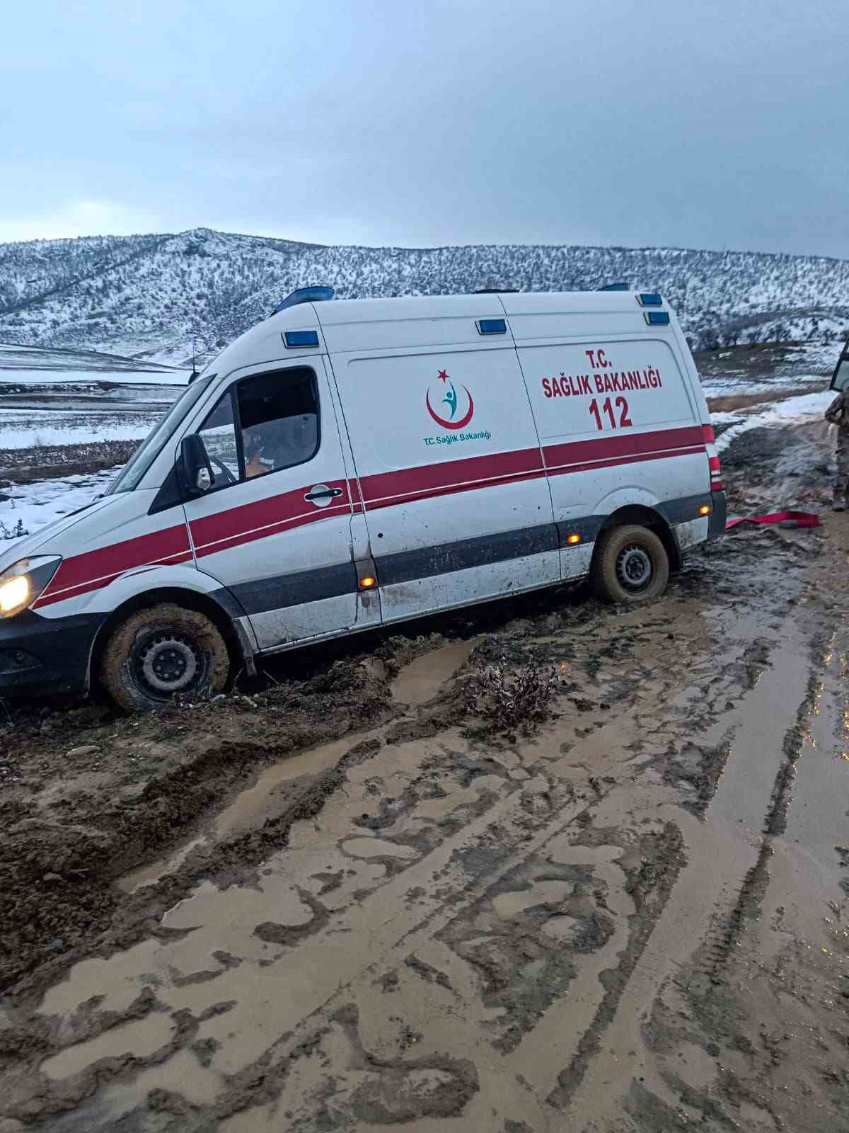 Diyarbakır’da, 6 ilçede 319 kilometrelik kırsal mahalle yolu ulaşıma açıldı
