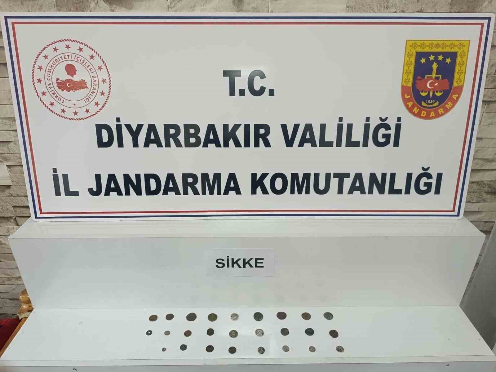 Diyarbakır’da kaçakçılık operasyonlarında 56 gözaltı
Diyarbakır’da kaçakçılık operasyonlarında 56 gözaltı