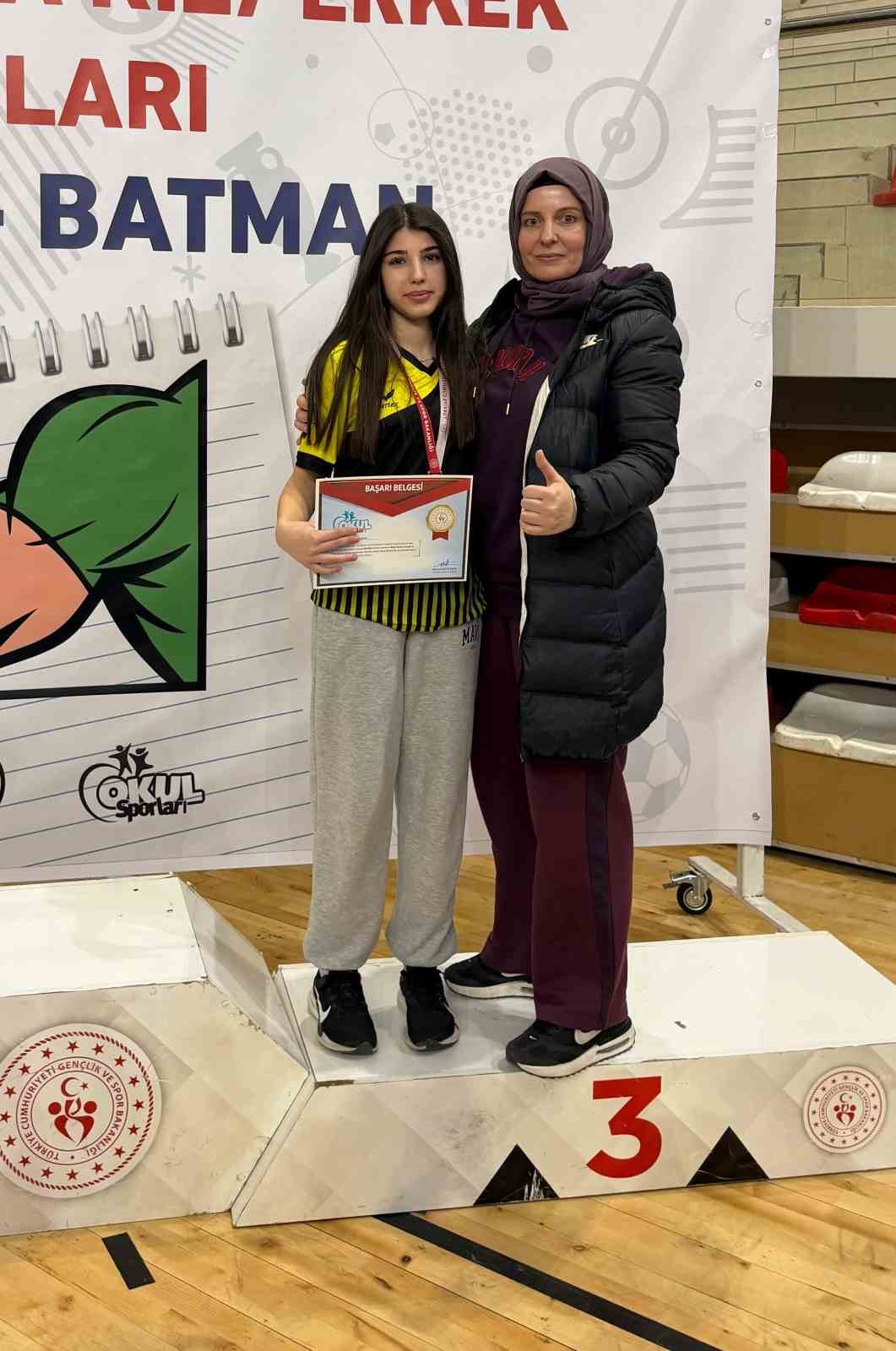 Elazığ’a bilek güreşinde 3 madalya
Elazığ’a bilek güreşinde 3 madalya