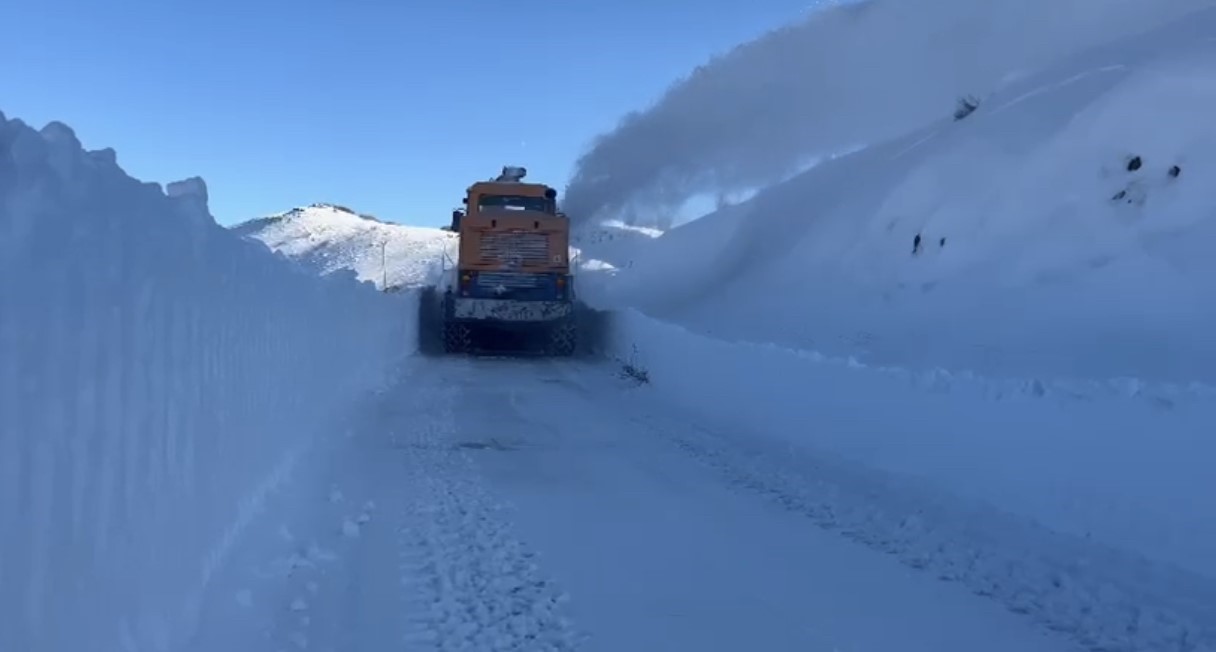 Elazığ’da kapalı 93 köy yolunda çalışmalar sürüyor
