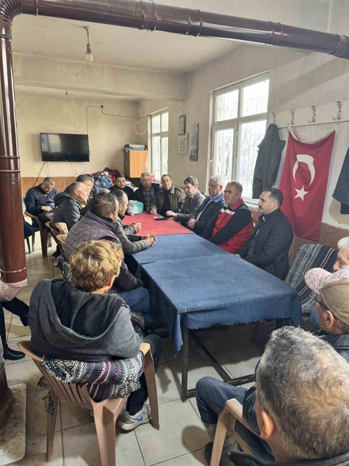 Enginar tarlaları incelendi, üreticiler, TARSİM hakkında bilgilendirildi
