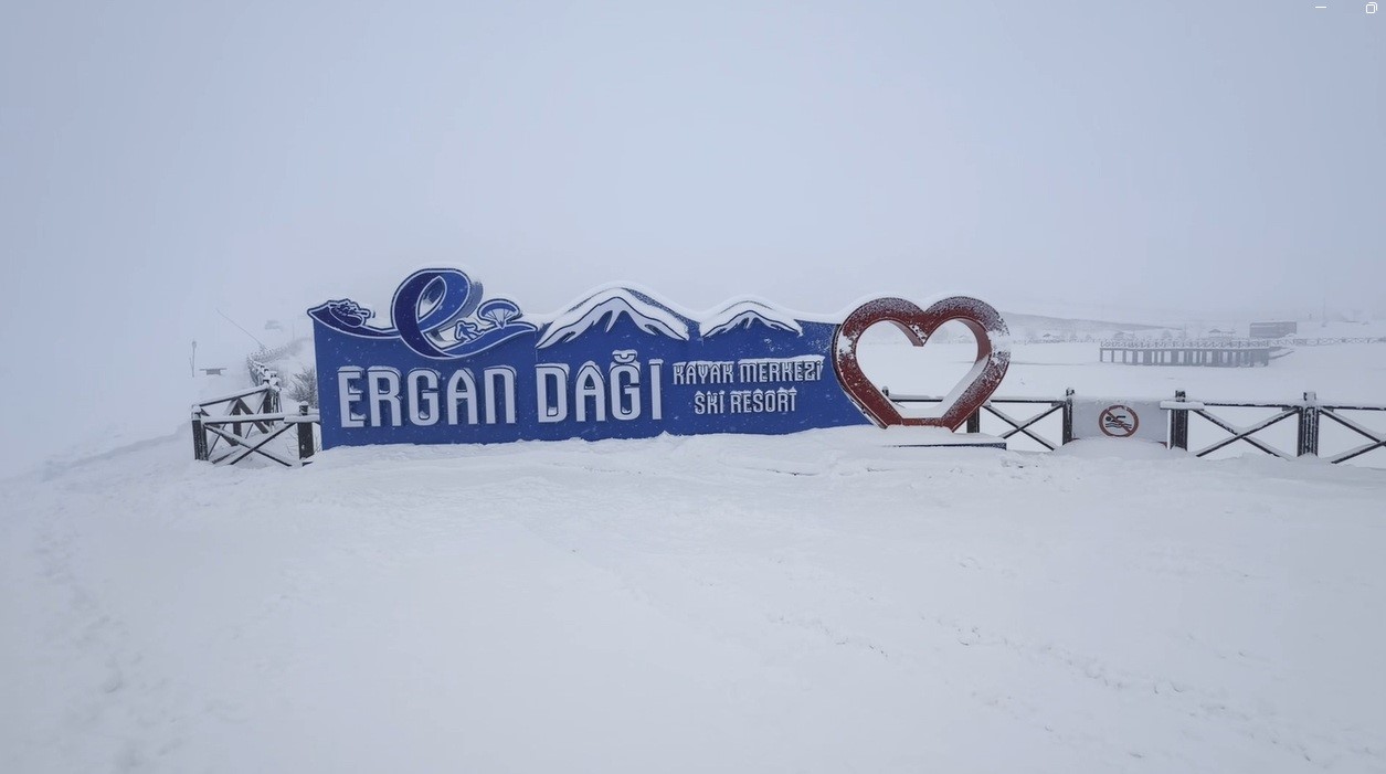 Ergan Dağı’nda kar kartpostallık manzara oluşturdu
