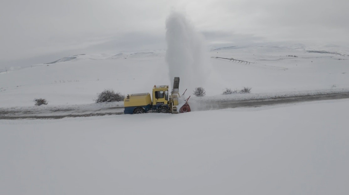 Erzincan’da 51 köy yolu ulaşıma kapandı
Erzincan’da 51 köy yolu ulaşıma kapandı