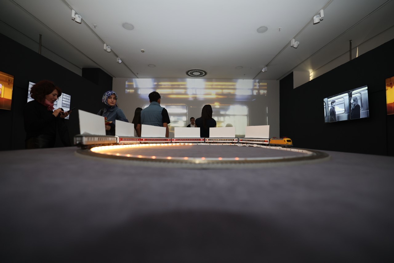 Galeri Cennet’te ‘Fijital Kapılar’ sergisi açıldı
