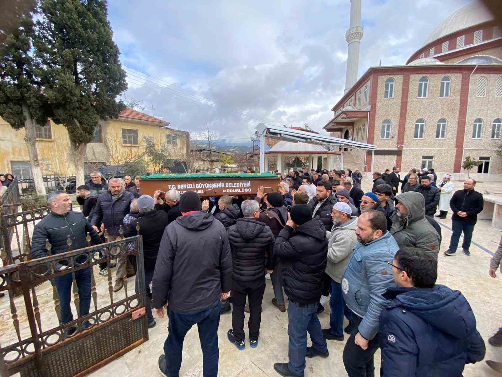 Gazeteci Karapınar 8 ay sonra bu kez baba acısı yaşadı
