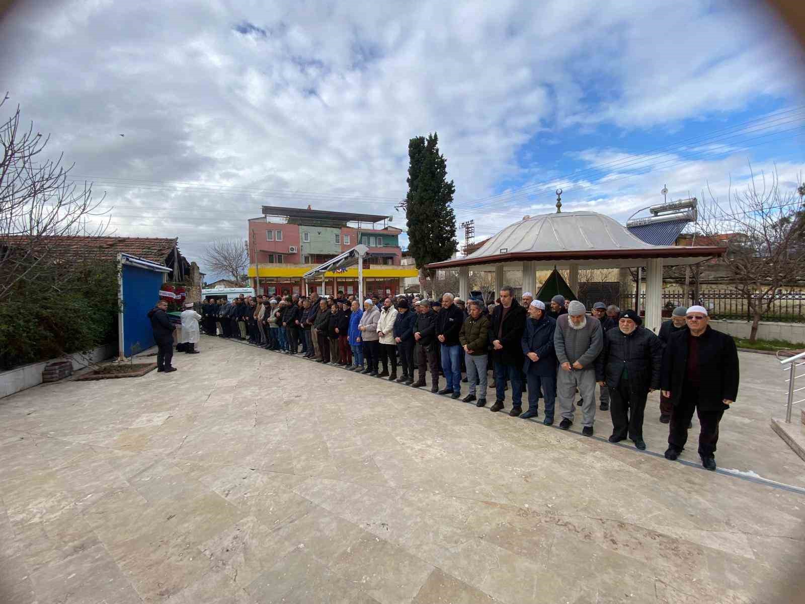 Gazeteci Karapınar 8 ay sonra bu kez baba acısı yaşadı
