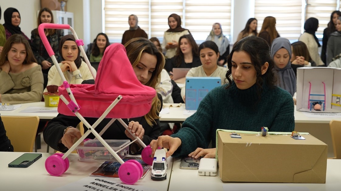 GİBTÜ öğrencilerinden görme engelli annelere özel proje
