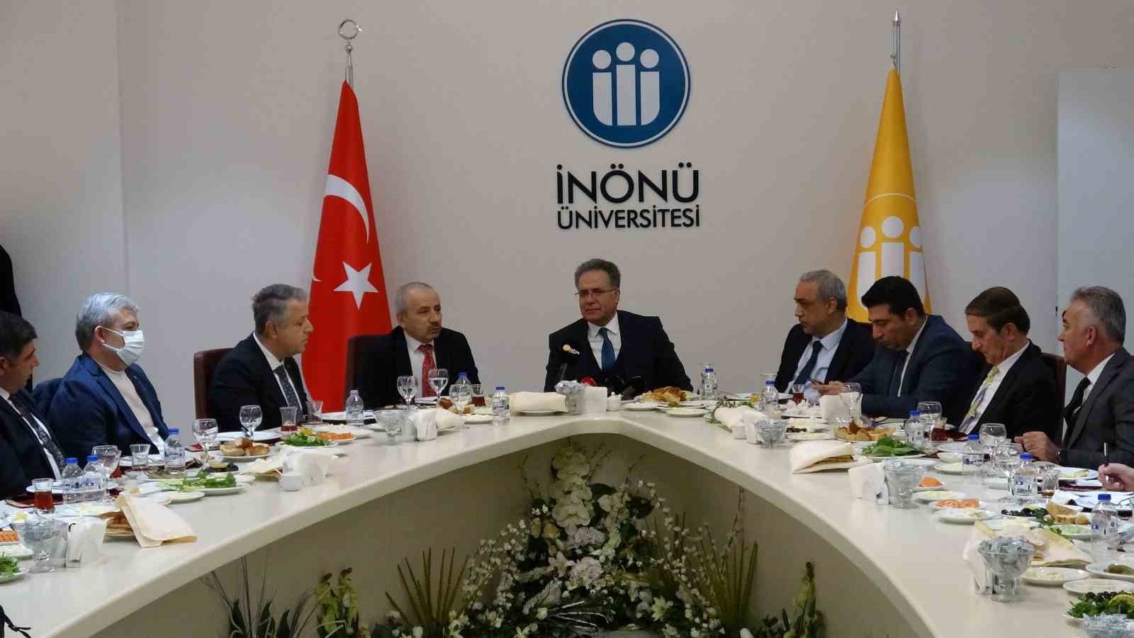 İnönü Üniversitesi Araştırma Üniversitesi hedefine kilitlendi
İnönü Üniversitesi Araştırma Üniversitesi hedefine kilitlendi
