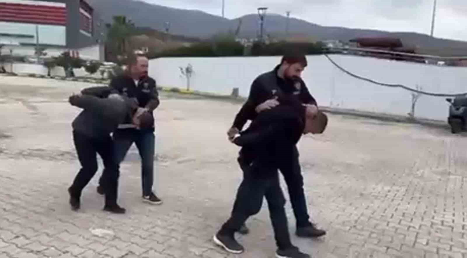 İskenderun’da hapis cezası ile aranan 2 kişi tutuklandı
